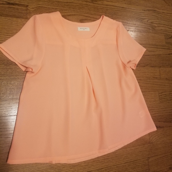 apricot peach Top/ shirt - Picture 3 of 5